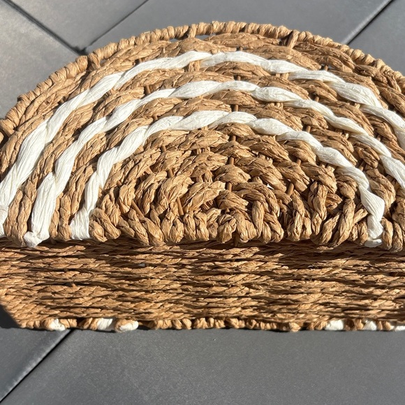 Napkin Holder  Woven Wicker material  tan with white accents - Picture 5 of 6